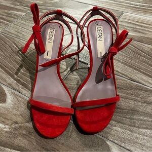 Deltan NWOB Miranda RED Leather Ankle Bow
Dress Sandals Heels SIZE 9